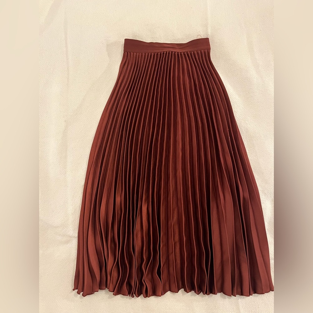 Pleated midi skirt